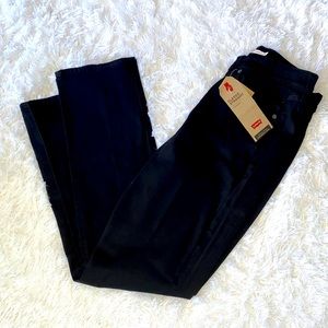 NWT Women’s Black Levi Jeans